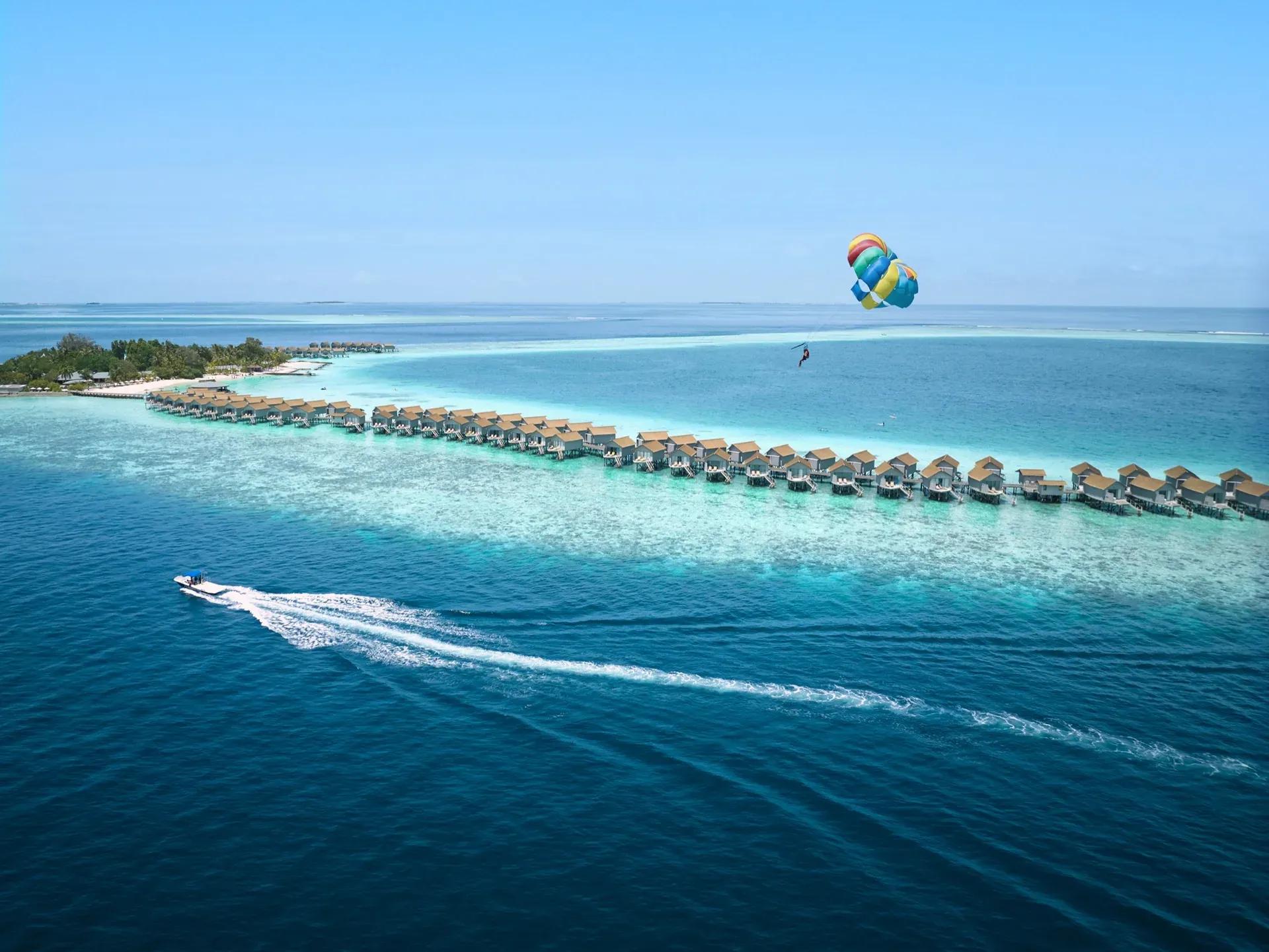 Ville sull'acqua e attività acquatiche al Centara Ras Fushi Resort & Spa Maldives